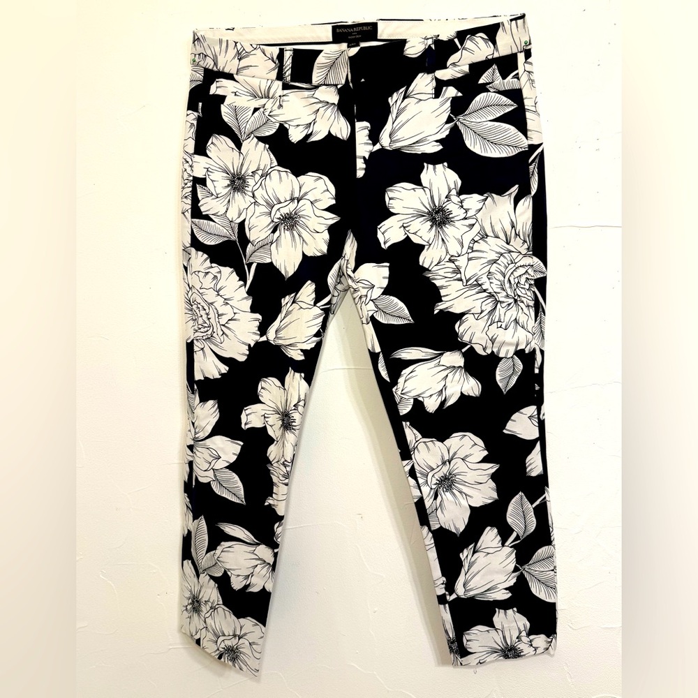BANANA REPUBLIC SLOAN NAVY BLACK WHITE FLORAL PATTERN CROP PANTS SZ 8P